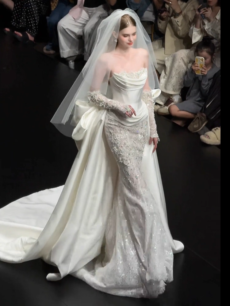The Ivory Siren: A Luxury Off-Shoulder Mermaid Wedding Dress with Fishbone Corset - 图片 8