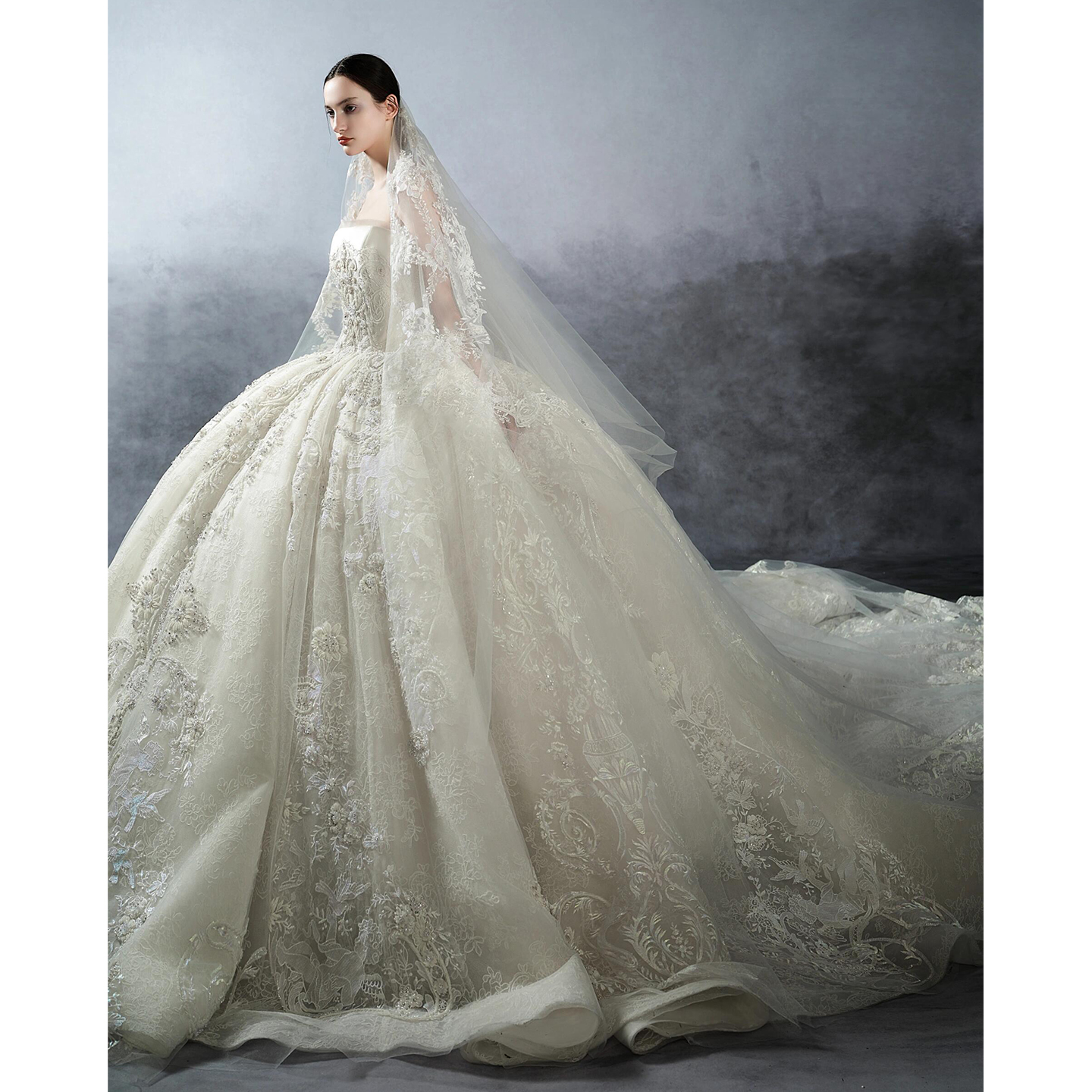 The Grand Duchess: An Ivory Off-Shoulder Ball Gown with Court Vintage Elegance - 图片 4
